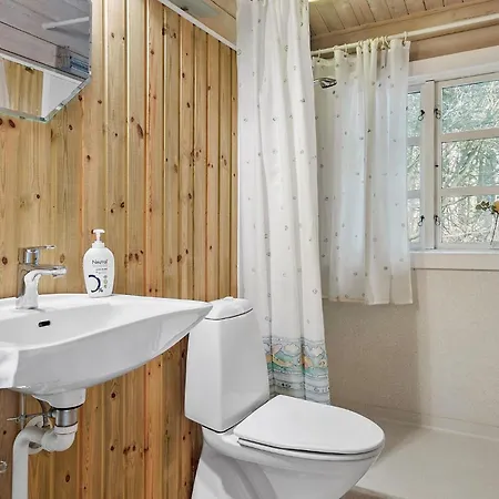 2 Bedroom Stunning In *